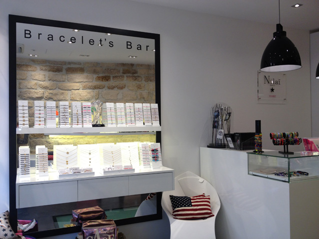 Le bracelet's bar de la première boutique Nilaï Paris