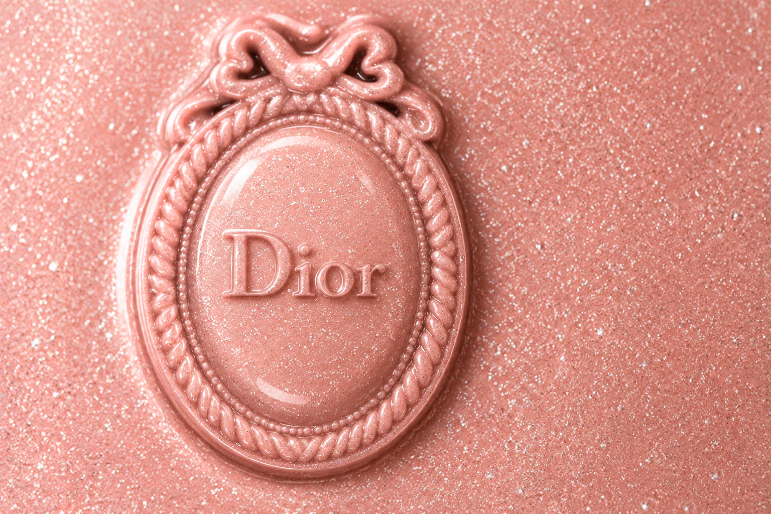 InstaMall à Miami le luxe livré le jour même 1 dior medaillon rose 1